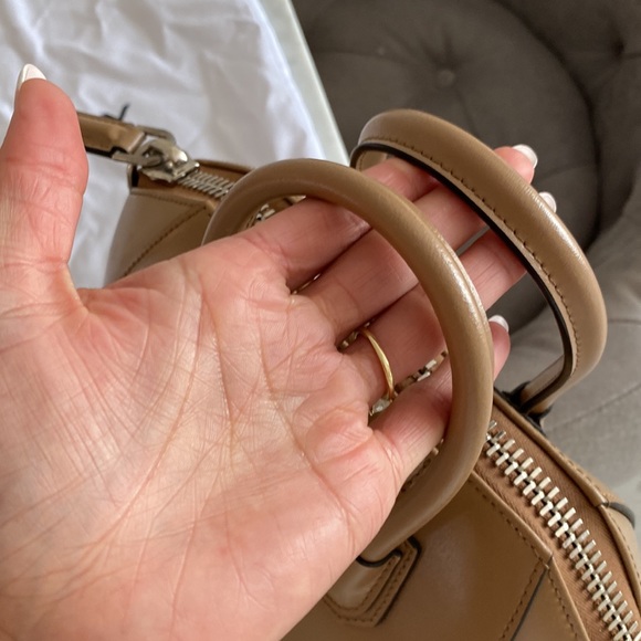 Mini Givenchy Antigona - Picture 10 of 17